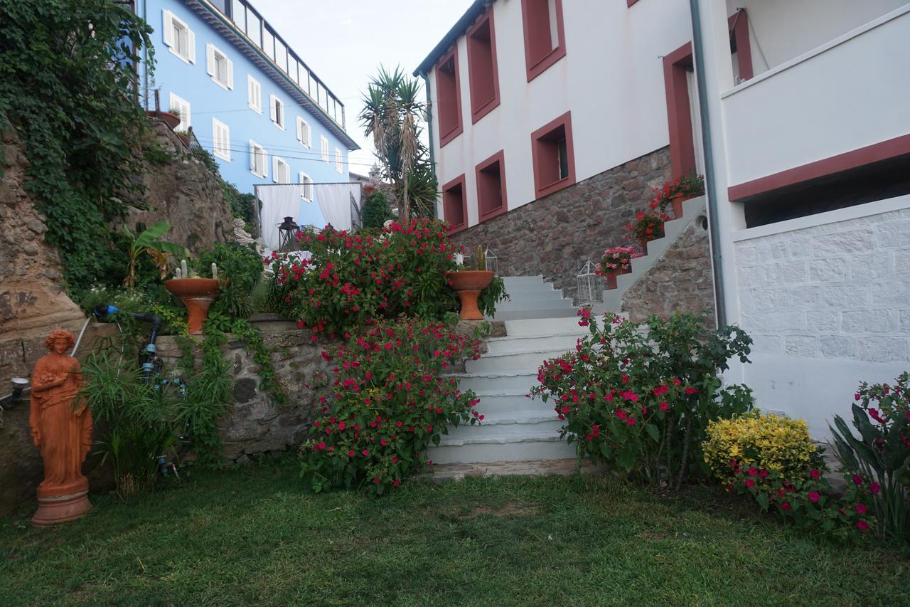 Il Saracino Boutique Suites Capraia Exterior photo